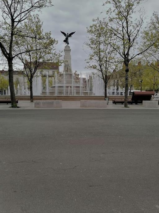 Le Comte Est Bon, Quartier Antiquaires Dijon Exterior foto